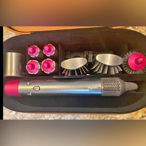 The Dyson Airwrap complete set. Find all your hair tools in one box.